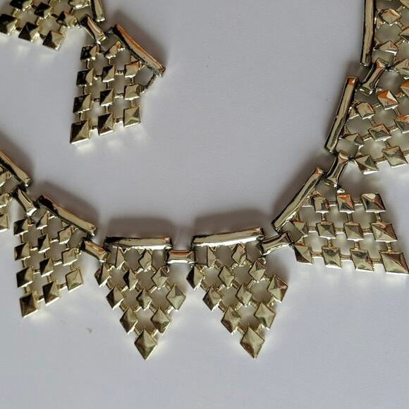 Mod gold-tone geometric cut-out triangles choker necklace - Picture 14 of 14